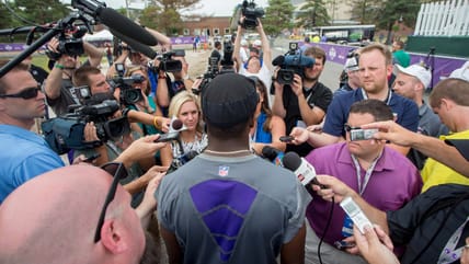 An Old Friend Could Join the Vikings Rival