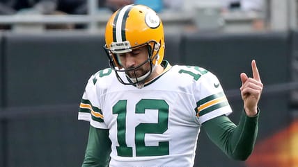 Aaron Rodgers Wiggles Back into Vikings Rumor Mill