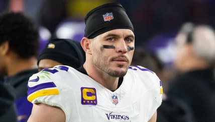 Harrison Smith lines up on defense during the Vikings' NFC Wild Card game against the Los Angeles Rams at State Farm Stadium.