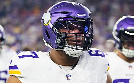 Ed Ingram lines up on the offensive line for the Minnesota Vikings during a playoff game against the Los Angeles Rams.