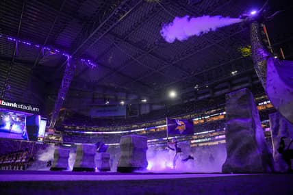 Harrison Smith entering U.S. Bank Stadium before Vikings vs Packers game