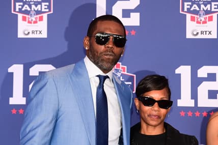 Randy Moss poses with his wife at Tom Brady’s Hall of Fame ceremony.