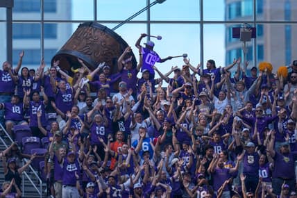 Vikings fans cheer inside U.S. Bank Stadium during a game against the Cincinnati Bengals.