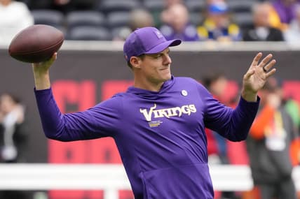 Kevin O’Connell during pregame warmups at Tottenham Hotspur Stadium