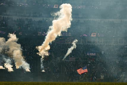 Ravens EDGE Jadeveon Clowney runs onto the field in 2023