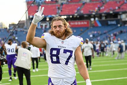 T.J. Hockenson waves to fans during the second half of the Vikings’ game against the Titans in Nashville.