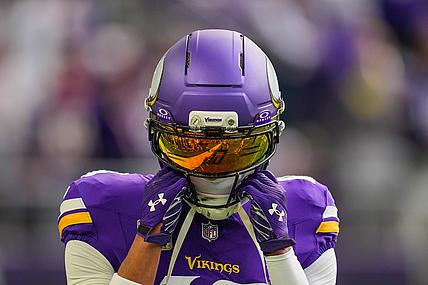 Justin Jefferson warms up before facing the Ravens at U.S. Bank Stadium.