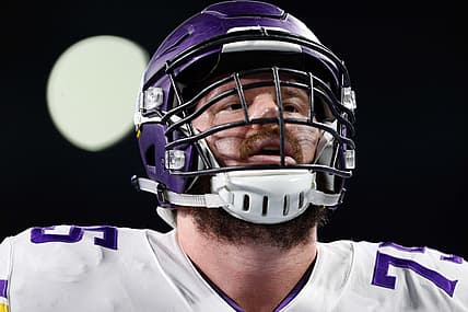 Vikings guard Jeremiah Sirles against Detroit in 2017