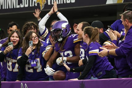 Aaron Jones celebrates a fourth-quarter touchdown for the Vikings against the Falcons at U.S. Bank Stadium.