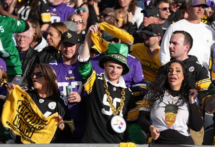 Steelers fans in London against the Vikings