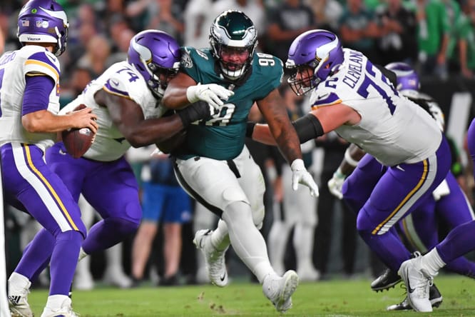 Jalen Carter engages Vikings blockers during the Eagles’ home game against Minnesota at Lincoln Financial Field.