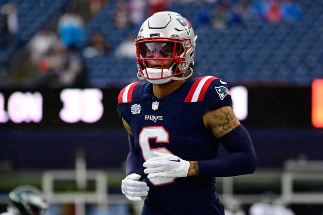 Patriots cornerback Christian Gonzalez warms up before a game against the Philadelphia Eagles at Gillette Stadium. jordan addison vikings
