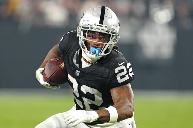 Ameer Abdullah rushes against the Steelers during the Raiders’ game at Allegiant Stadium.