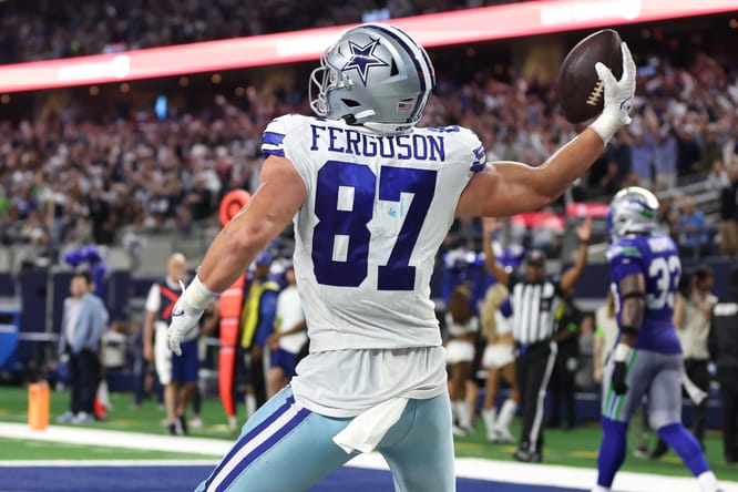 Jake Ferguson celebrates a touchdown against the Seahawks at AT&T Stadium.