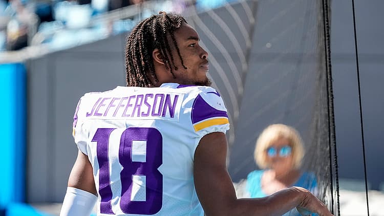 Vikings WR Justin Jefferson prepares for play against Panthers.