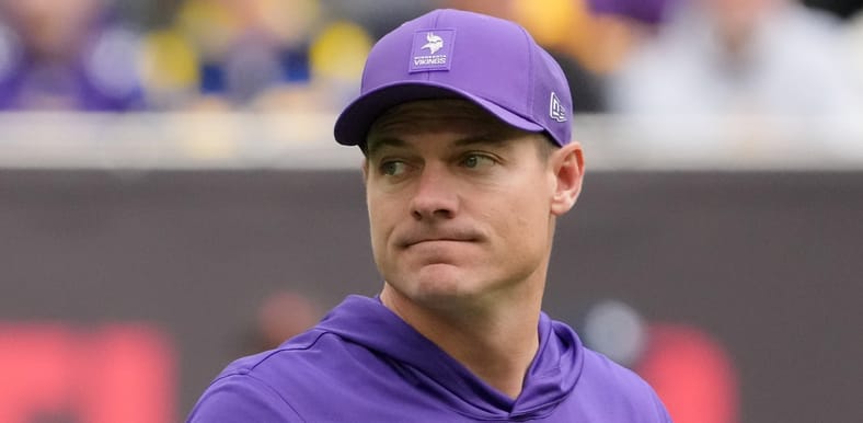 Kevin O’Connell looks on during warmups before the Vikings’ game against the Browns in Tottenham.
