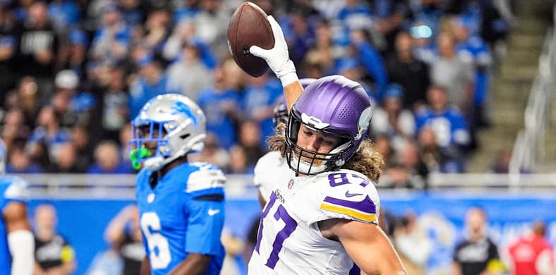 Minnesota Vikings TE T.J. Hockenson catches a touchdown in Week 9 at Detroit.