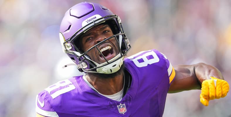 Lucky Jackson celebrates special teams tackle vs. Raiders at U.S. Bank Stadium.