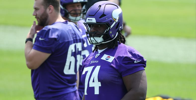 Donovan Jackson practices during Vikings minicamp.