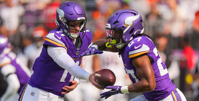 Carson Wentz and Jordan Mason with the Vikings in 2025