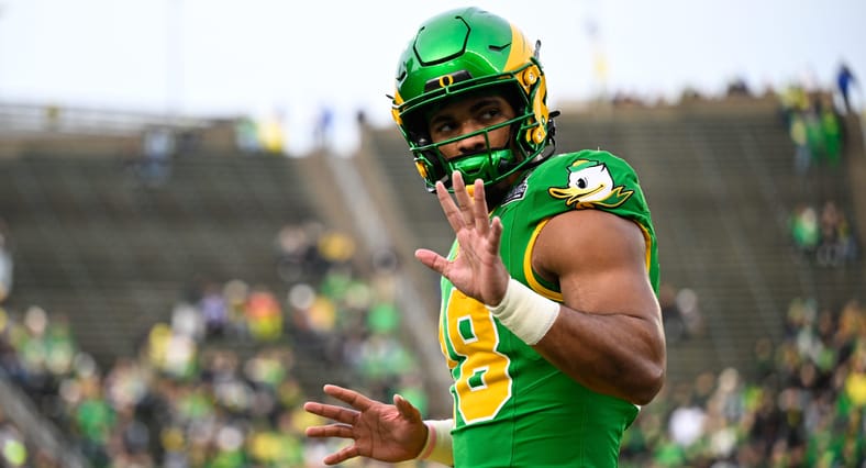 Oregon TE Kenyon Sadiq in 2025