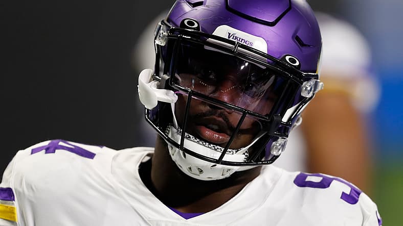 Titans Sign Former