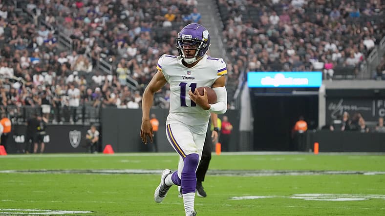 Kellen Mond running with the football during a preseason game. Kellen Mond Vikings Leadership Criticism.