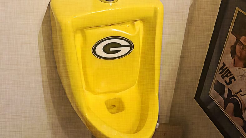 Former Viking QB's Urinal Bothers Packer Fans