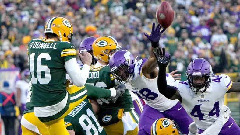 NFL: Minnesota Vikings at Green Bay Packers