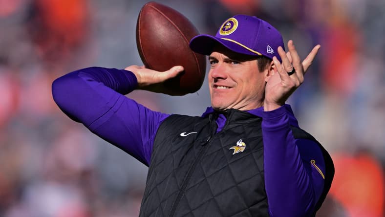 Kevin O’Connell throws a pass during pregame warmups before a Vikings game against the Chicago Bears at Soldier Field.