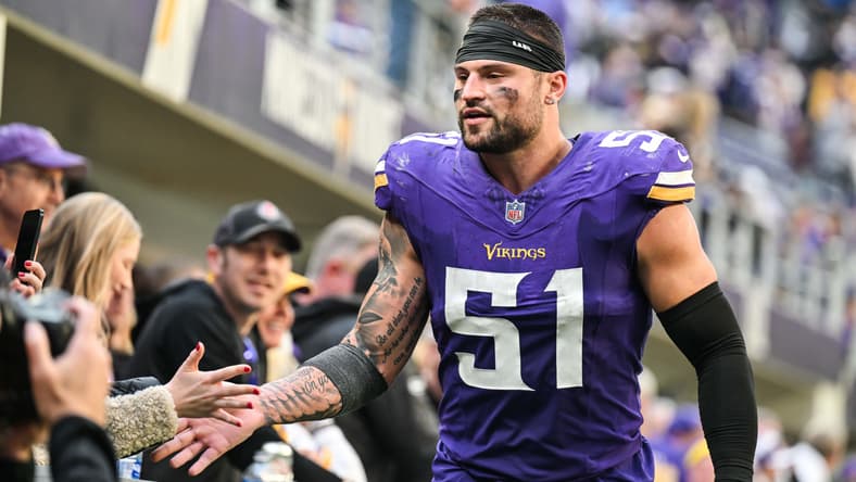 Blake Cashman reacts with Vikings fans after a game against the Cardinals at U.S. Bank Stadium. Vikings schedule