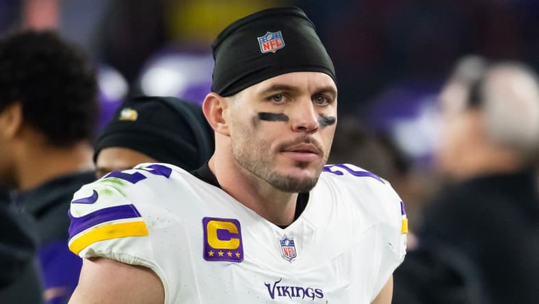 Harrison Smith lines up during Vikings wild card playoff game.