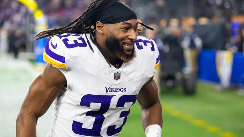Minnesota Vikings running back Aaron Jones runs the ball during an NFC Wild Card playoff game against the Los Angeles Rams.