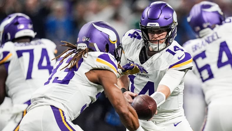 Sam Darnold hands off to Aaron Jones during the Vikings’ game against the Lions at Ford Field.