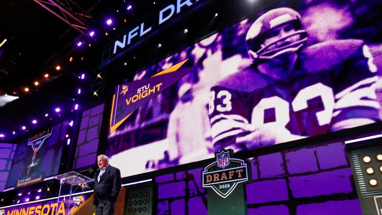 Stu Voigt announces the Vikings’ 102nd pick at the 2025 NFL Draft.