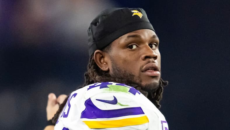 Josh Metellus lines up on defense during the Vikings’ NFC wild card game against the Rams.