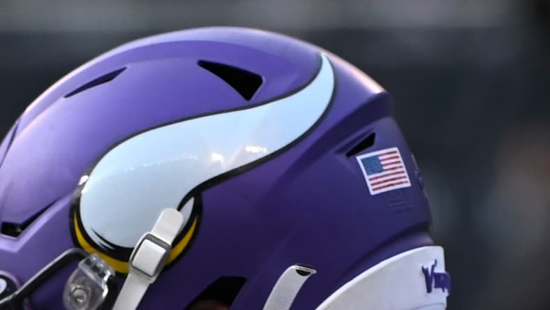 Adam Thielen celebrates with Vikings in 2023.