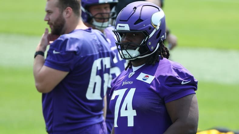 Donovan Jackson practices during Vikings minicamp.