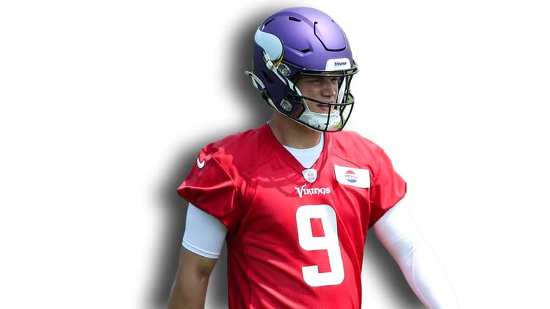 J.J. McCarthy throws during Vikings minicamp on June 10, 2025