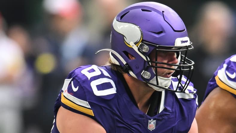 Joe Huber blocks Jeremiah Pharms Jr. during Vikings-Patriots preseason game.