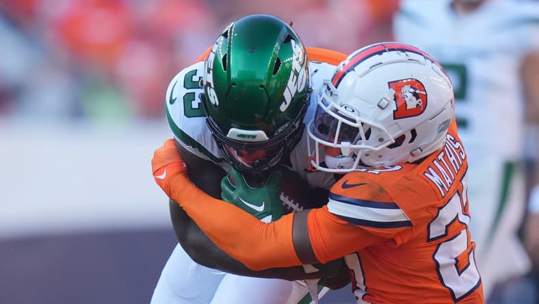 Denver CB Damrri Mathis tackling Dalvin Cook