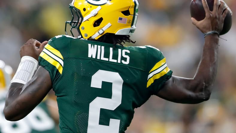 Malik Willis prepares to pass against Jets at Lambeau Field.