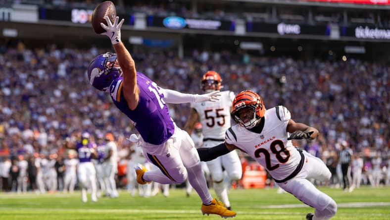 Adam Thielen attempts to haul in a pass for the Vikings in Week 3 of 2025