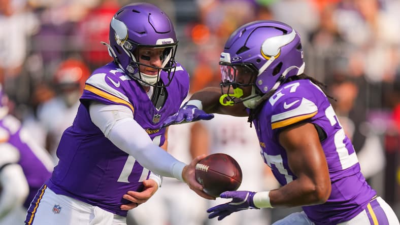 Carson Wentz and Jordan Mason with the Vikings in 2025