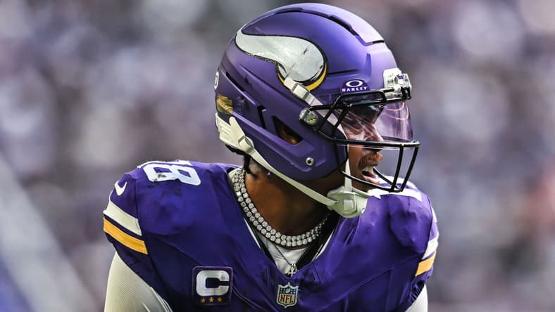 Justin Jefferson runs a route during a Vikings game against the Bengals.