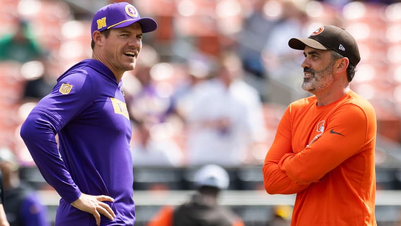 Minnesota Vikings head coach Kevin O'Connell talking with Cleveland Browns head coach Kevin Stefanski