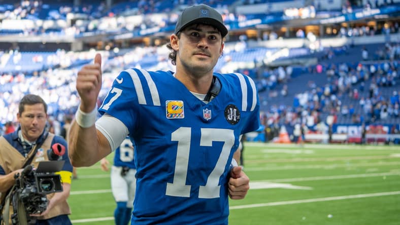Daniel Jones leaves the field after the Colts defeated the Cardinals at Lucas Oil Stadium. Daniel Jones Vikings Rumors.