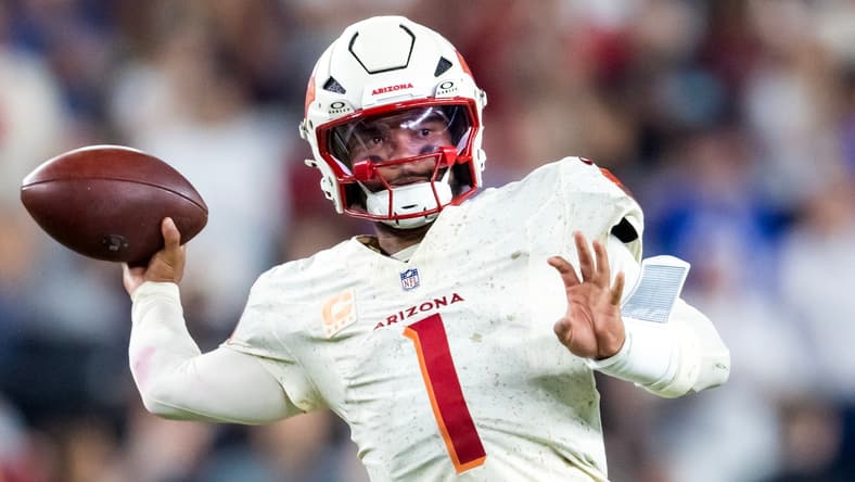 Kyler Murray plays against the Seahawks during a Cardinals home game in Glendale.