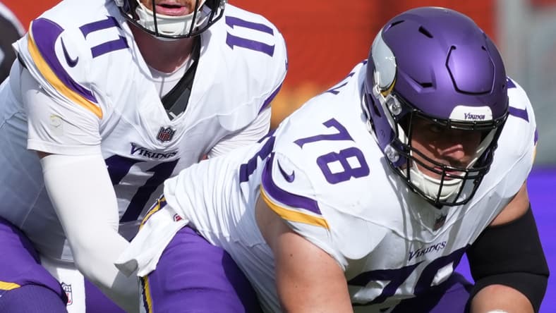 Carson Wentz taking a snap from Ryan Kelly during a Vikings game in Dublin