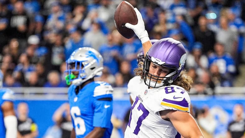 Vikings TE T.J. Hockenson catches a touchdown in Week 9 at Detroit.